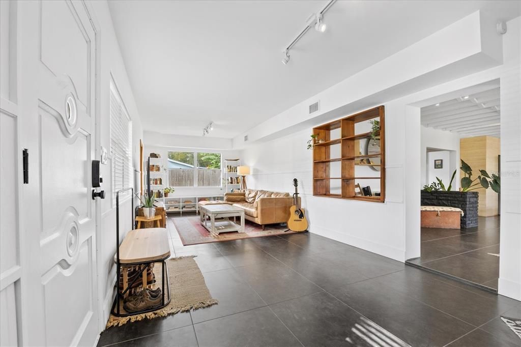 Recently Sold: $625,000 (4 beds, 2 baths, 1938 Square Feet)