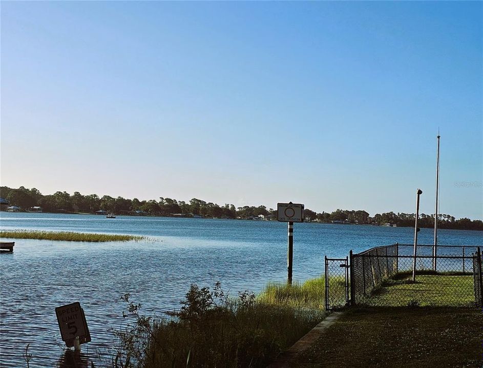 Canal to lake lot gives you access to 3 different lakes. What are you waiting for?