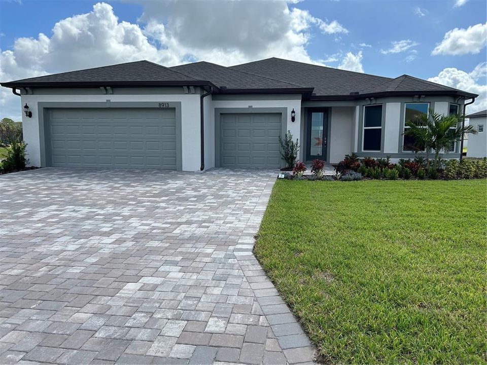 Recently Sold: $720,110 (3 beds, 2 baths, 2269 Square Feet)