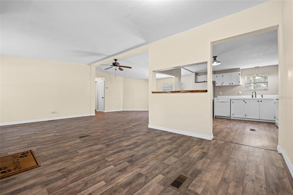 For Sale: $215,000 (4 beds, 2 baths, 1876 Square Feet)