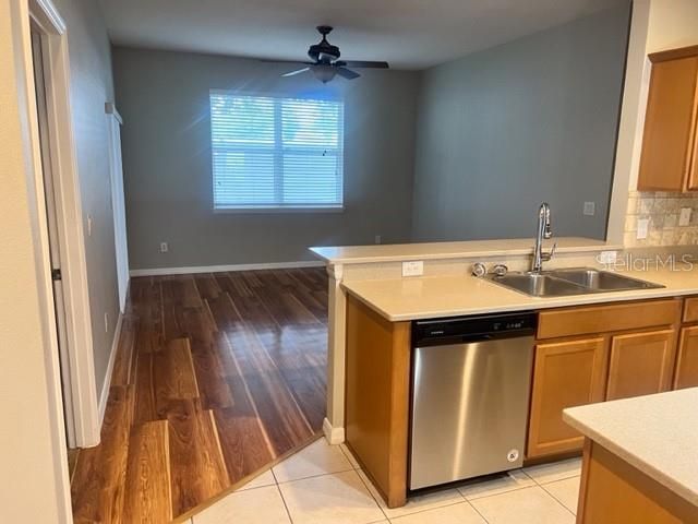 Recently Rented: $1,900 (3 beds, 2 baths, 1668 Square Feet)