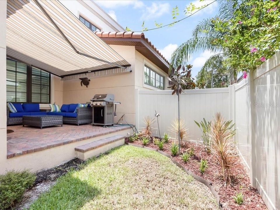 Recently Sold: $1,250,000 (3 beds, 4 baths, 2343 Square Feet)