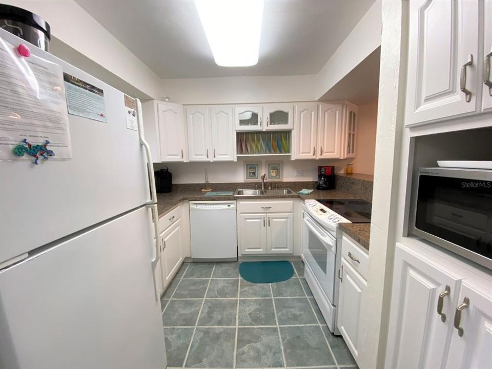 For Sale: $549,000 (2 beds, 2 baths, 1080 Square Feet)