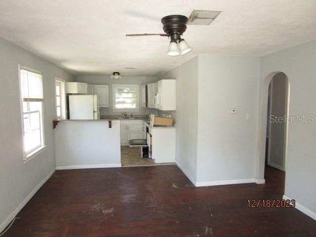 Active With Contract: $204,900 (2 beds, 1 baths, 1354 Square Feet)