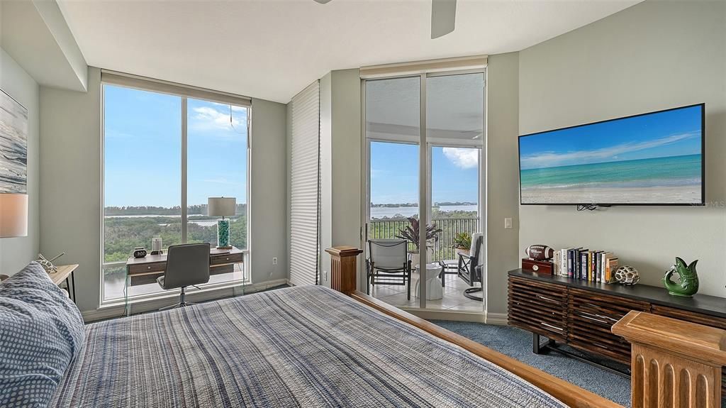 Active With Contract: $1,549,000 (3 beds, 3 baths, 2594 Square Feet)