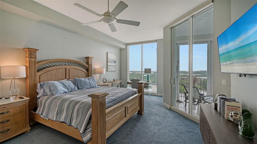 Active With Contract: $1,549,000 (3 beds, 3 baths, 2594 Square Feet)