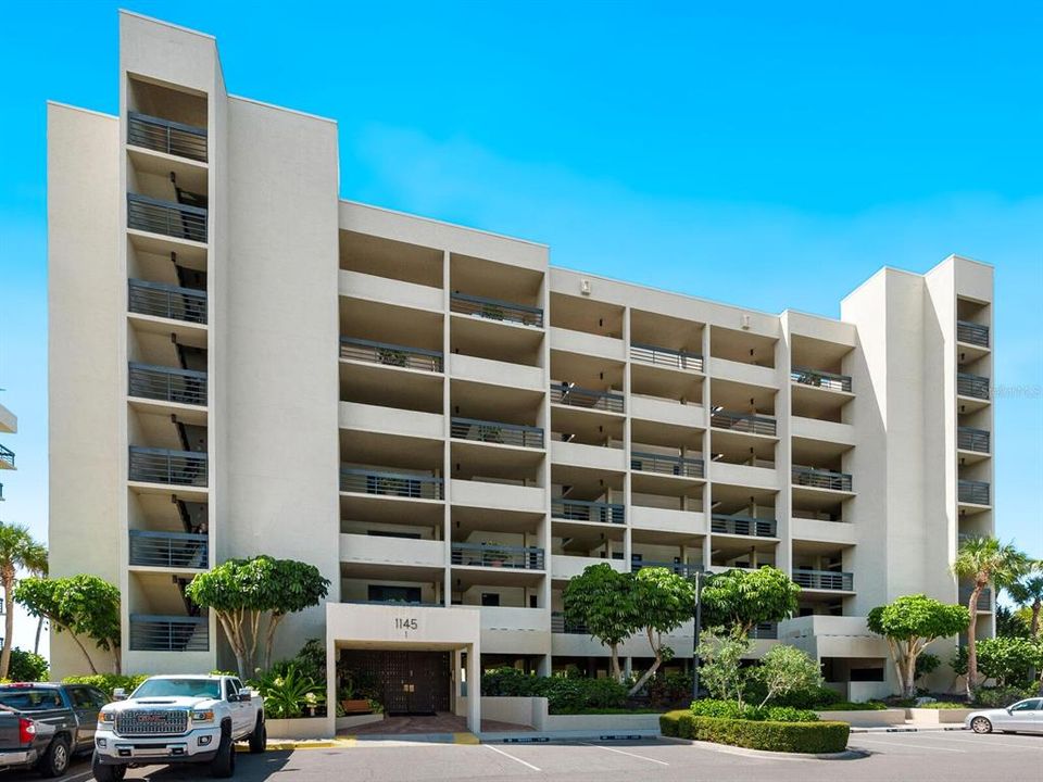 Welcome to Beachplace Building 1145, unit 502 offers fantastic unobstructed Gulf of Mexico and Sarasota Bay views!