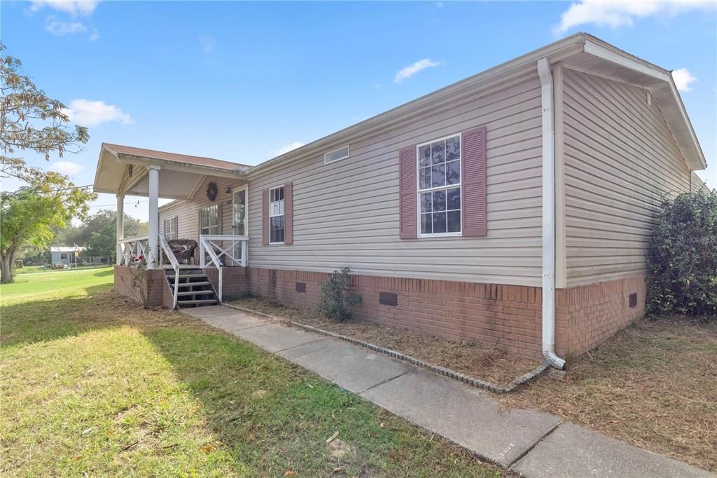 Recently Sold: $165,000 (3 beds, 2 baths, 1701 Square Feet)