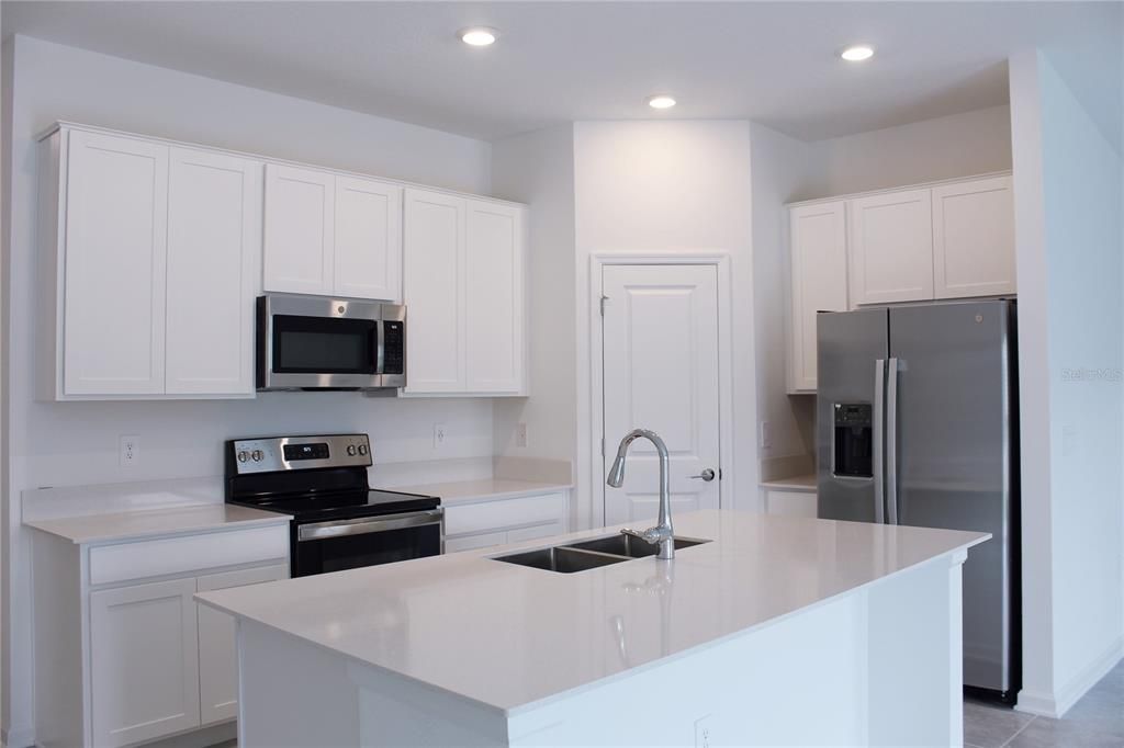 Active With Contract: $2,300 (3 beds, 2 baths, 1555 Square Feet)