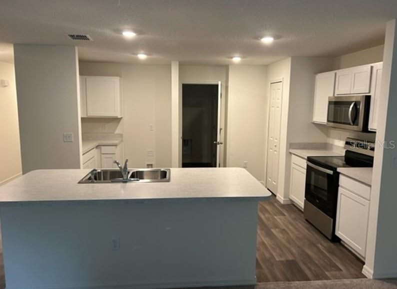 For Sale: $319,990 (4 beds, 2 baths, 1806 Square Feet)