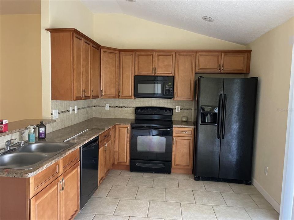 Recently Rented: $1,850 (3 beds, 2 baths, 1296 Square Feet)