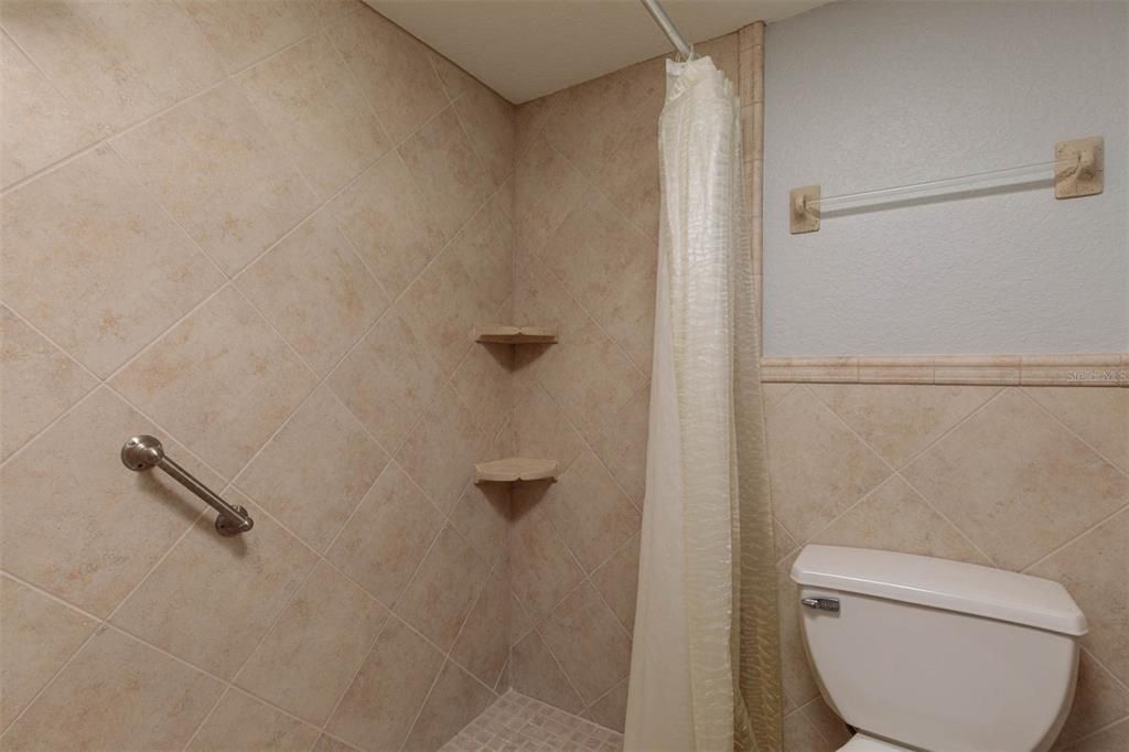最近售出: $415,000 (2 贝兹, 2 浴室, 1225 平方英尺)
