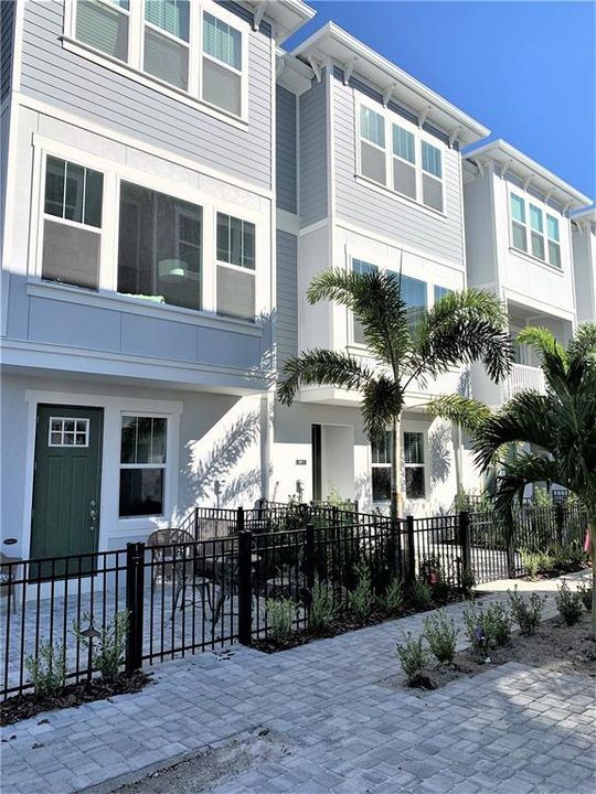 Recently Rented: $3,900 (3 beds, 3 baths, 1868 Square Feet)