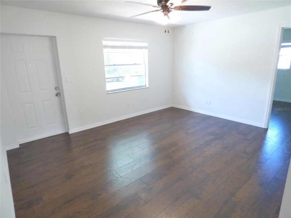 Recently Rented: $1,500 (2 beds, 1 baths, 742 Square Feet)