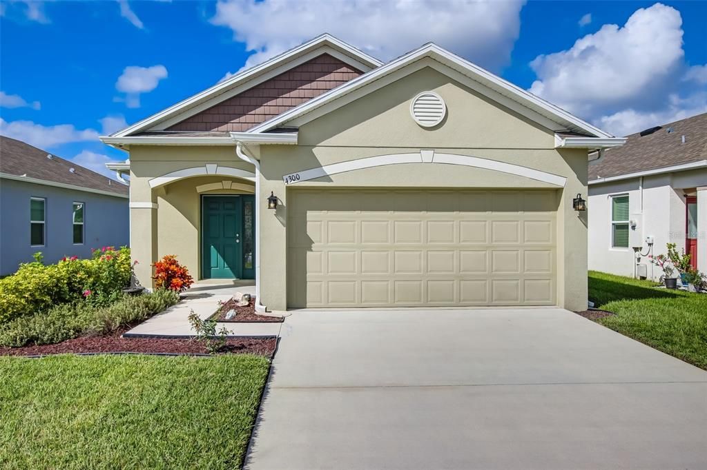 Recently Sold: $340,000 (3 beds, 2 baths, 1303 Square Feet)