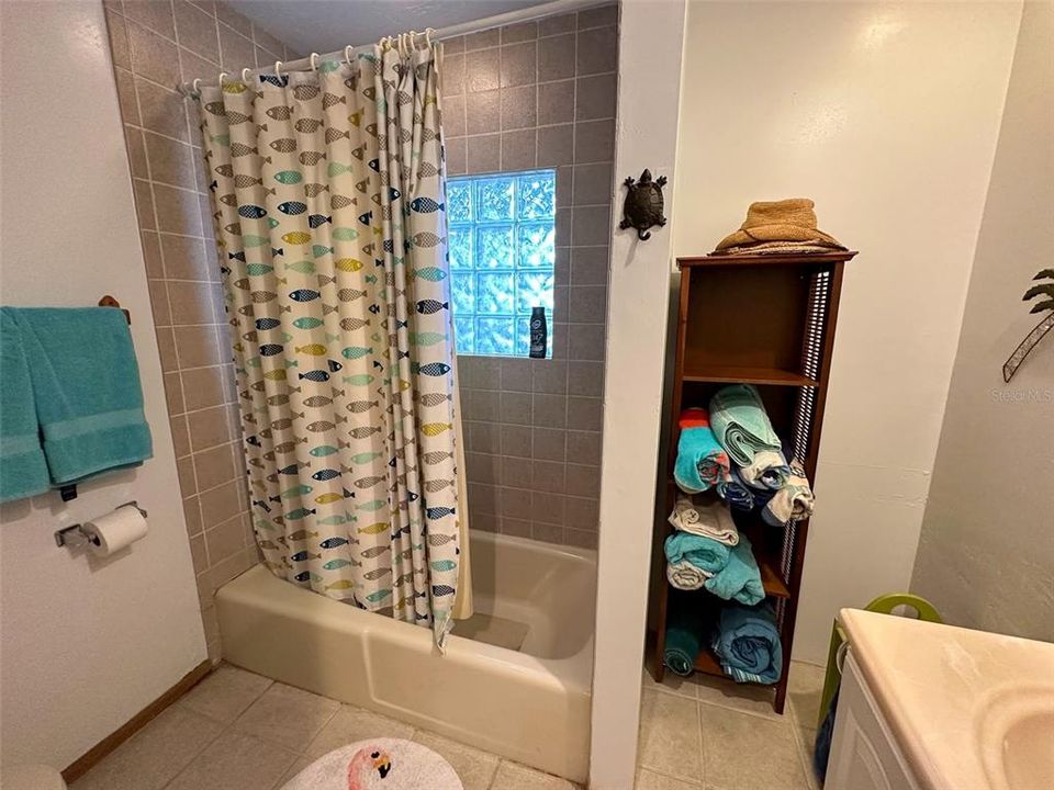 待售: $777,000 (3 贝兹, 2 浴室, 1687 平方英尺)
