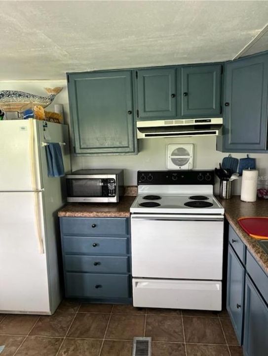 Recently Sold: $99,000 (2 beds, 1 baths, 1100 Square Feet)