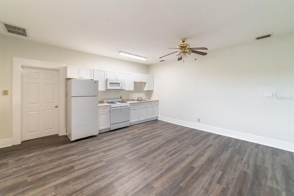 Recently Rented: $1,150 (1 beds, 1 baths, 570 Square Feet)