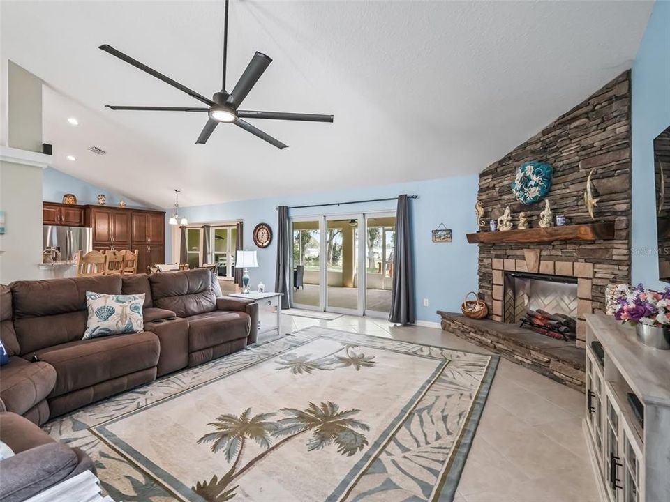 Recently Sold: $1,295,000 (3 beds, 2 baths, 2501 Square Feet)