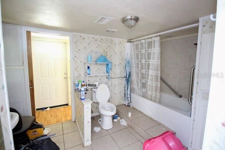 Recently Sold: $99,900 (2 beds, 1 baths, 1424 Square Feet)