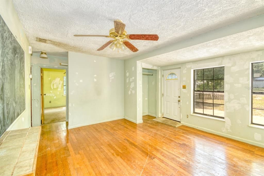 Recently Sold: $69,900 (2 beds, 1 baths, 704 Square Feet)