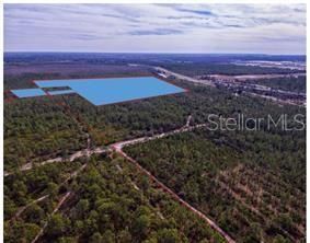 En Venta: $3,532,500 (14.13 acres)