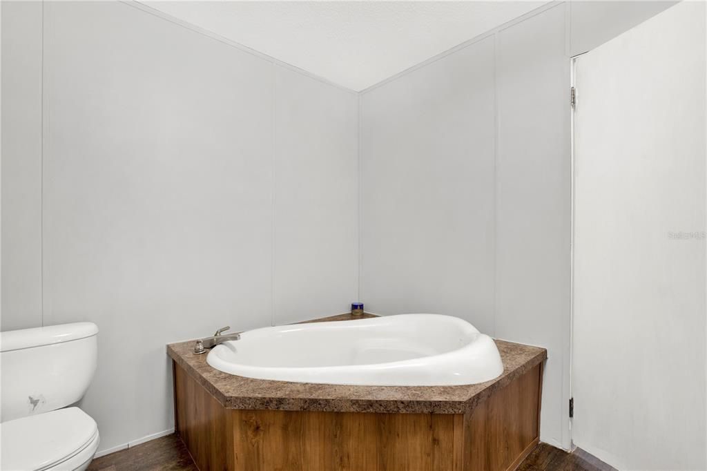 Недавно продано: $268,000 (3 спален, 2 ванн, 1800 Квадратных фут)
