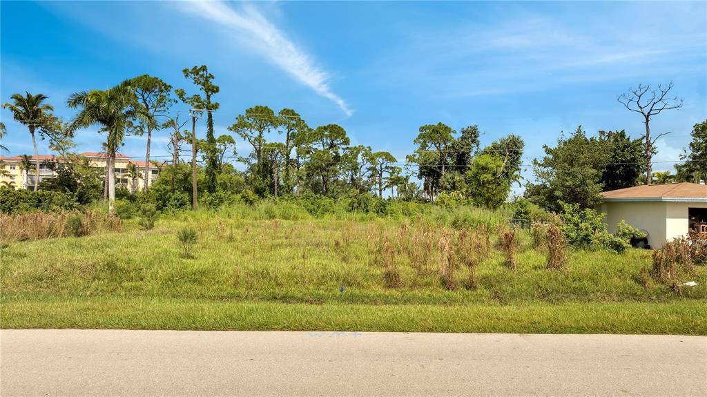 待售: $46,500 (0.22 acres)