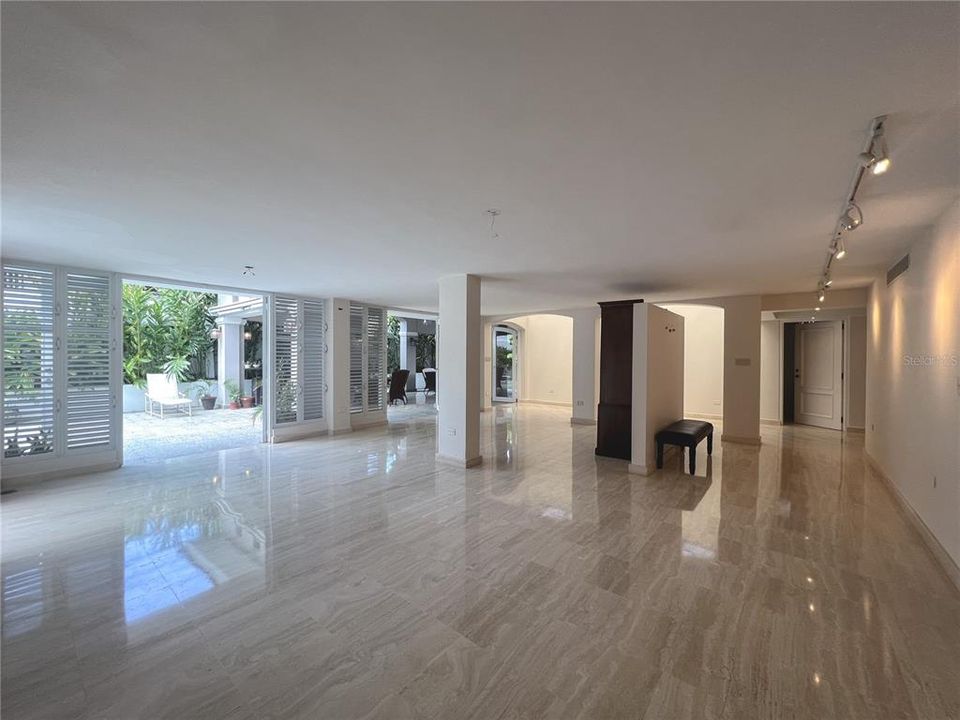 Vendido Recientemente: $1,649,000 (3 camas, 5 baños, 3500 Pies cuadrados)