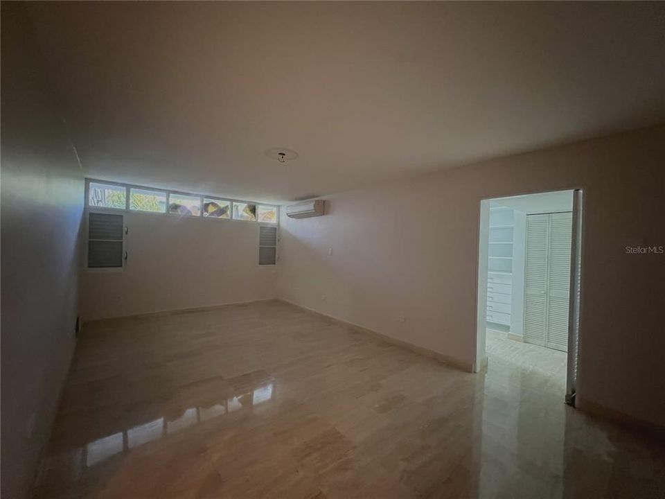 Vendido Recientemente: $1,649,000 (3 camas, 5 baños, 3500 Pies cuadrados)