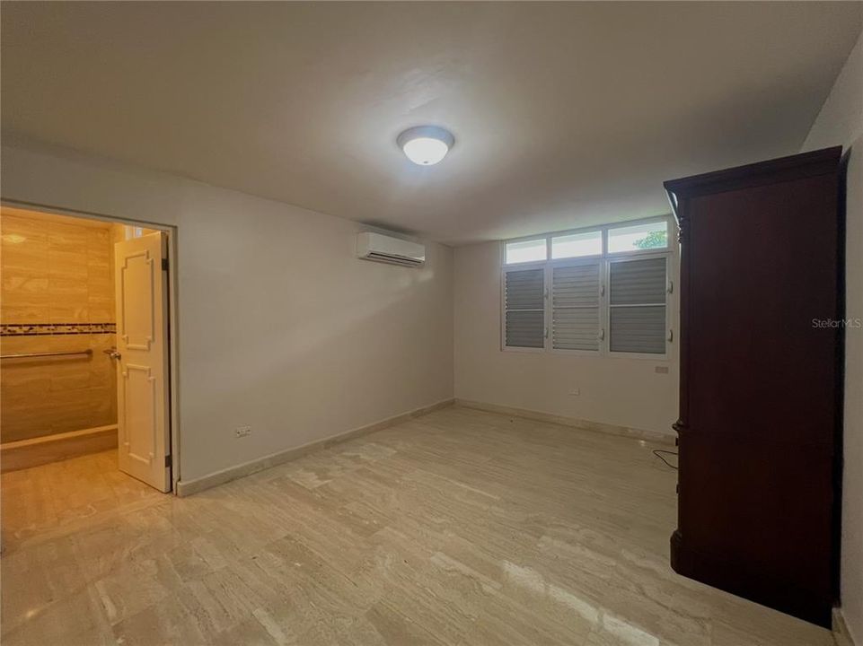 Vendido Recientemente: $1,649,000 (3 camas, 5 baños, 3500 Pies cuadrados)