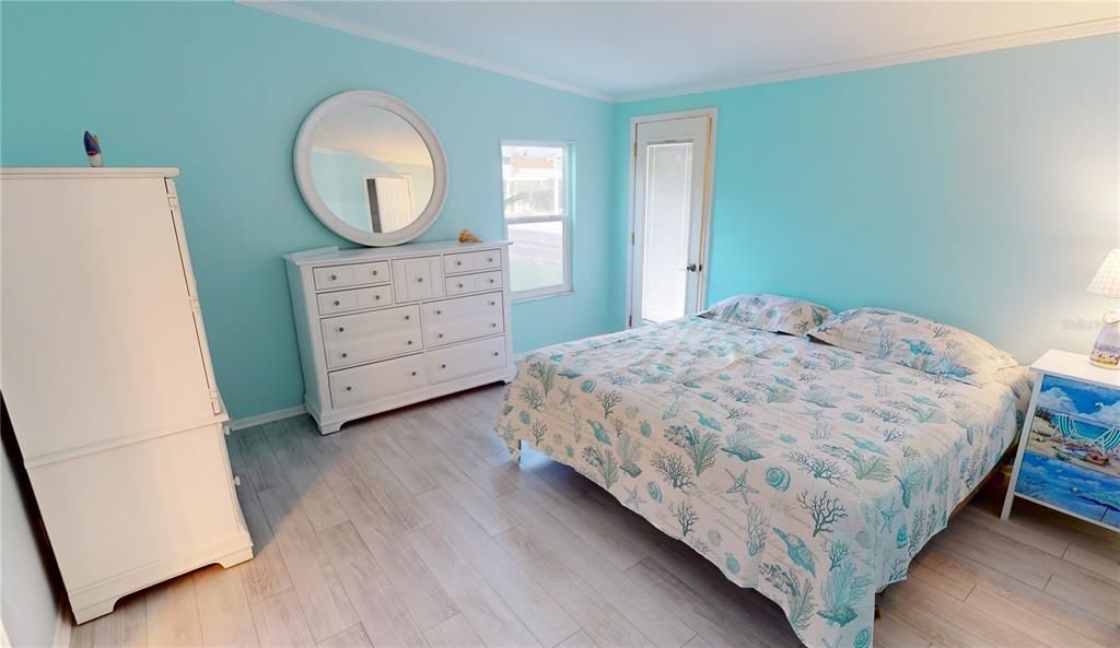 Master bedroom w/access to screened lanai