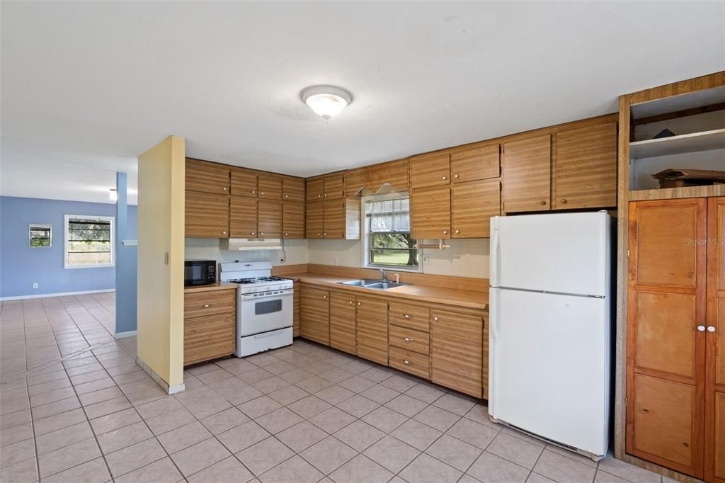 Recently Sold: $249,000 (2 beds, 1 baths, 1192 Square Feet)