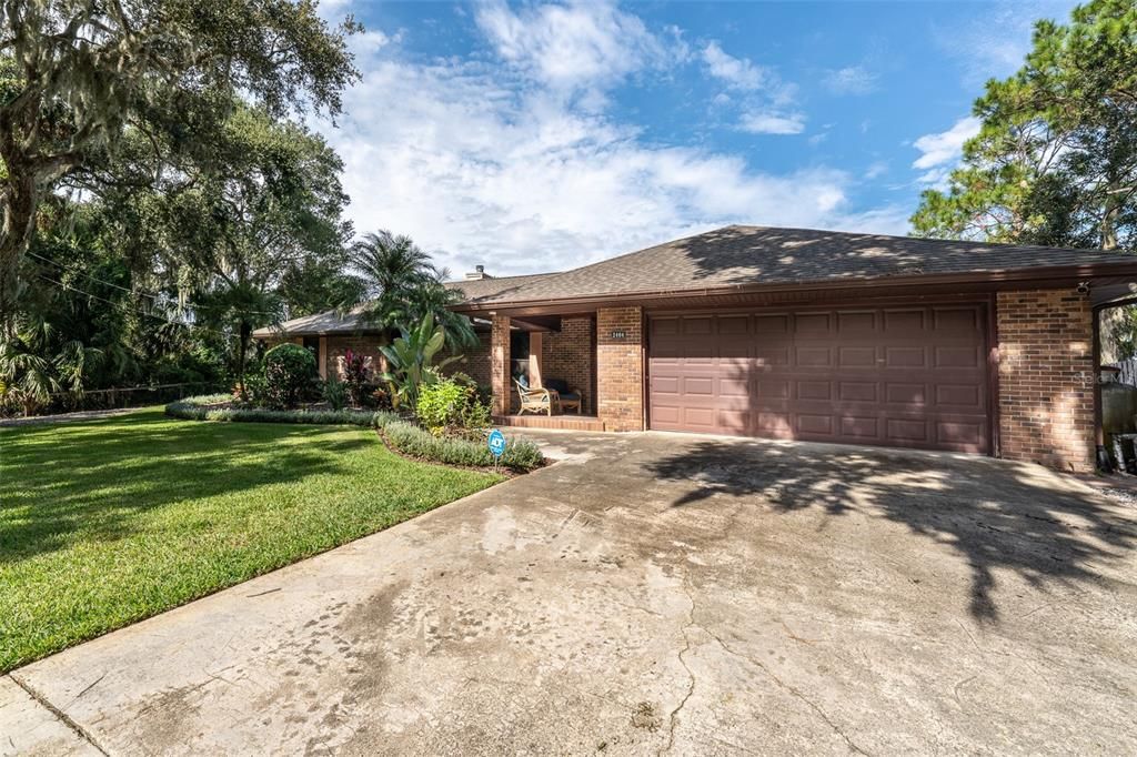 Recently Sold: $700,000 (4 beds, 2 baths, 2369 Square Feet)