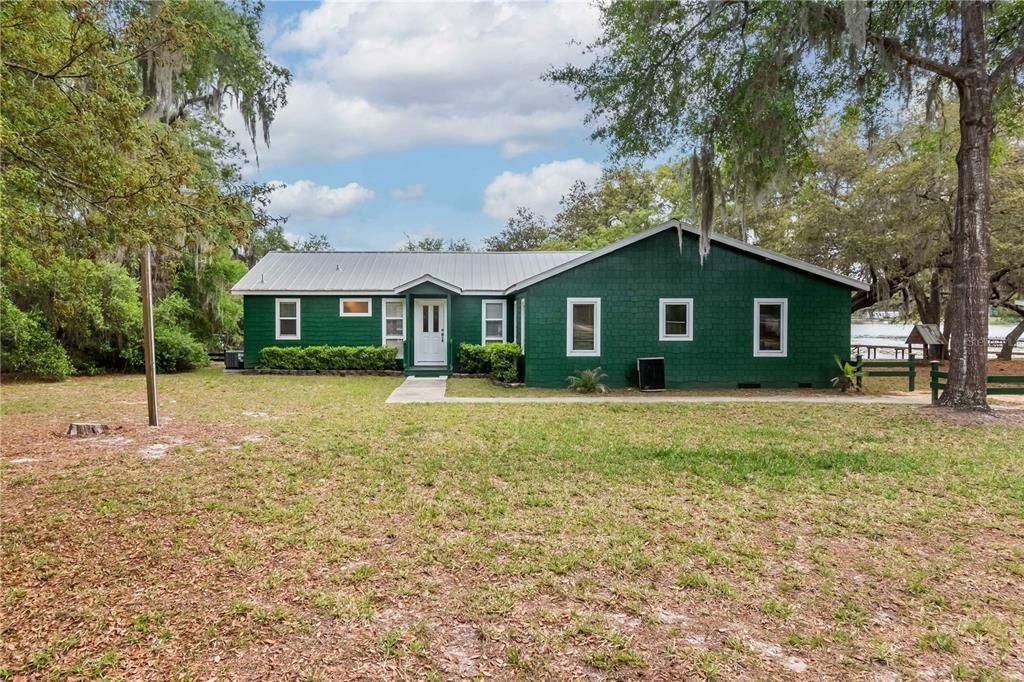 For Sale: $474,000 (2 beds, 2 baths, 1272 Square Feet)