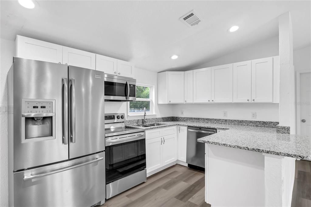 For Sale: $234,900 (3 beds, 2 baths, 960 Square Feet)