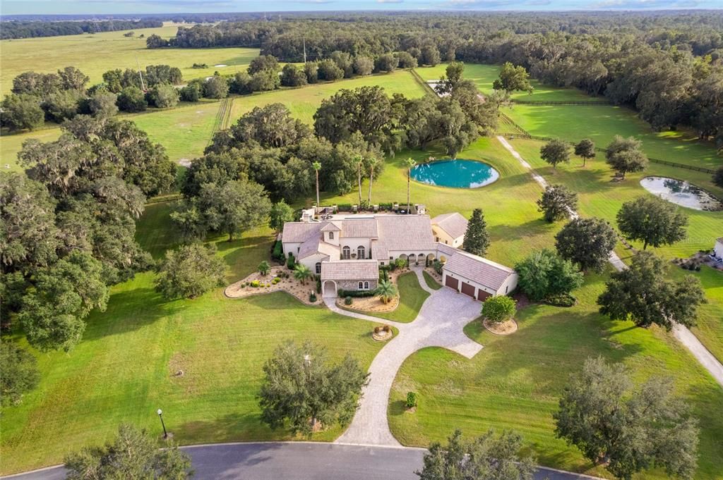 Estate with adjoining equine paddock behind