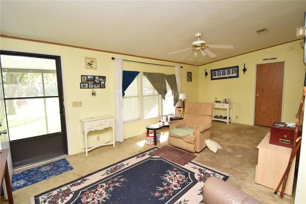 For Sale: $229,000 (3 beds, 2 baths, 1248 Square Feet)