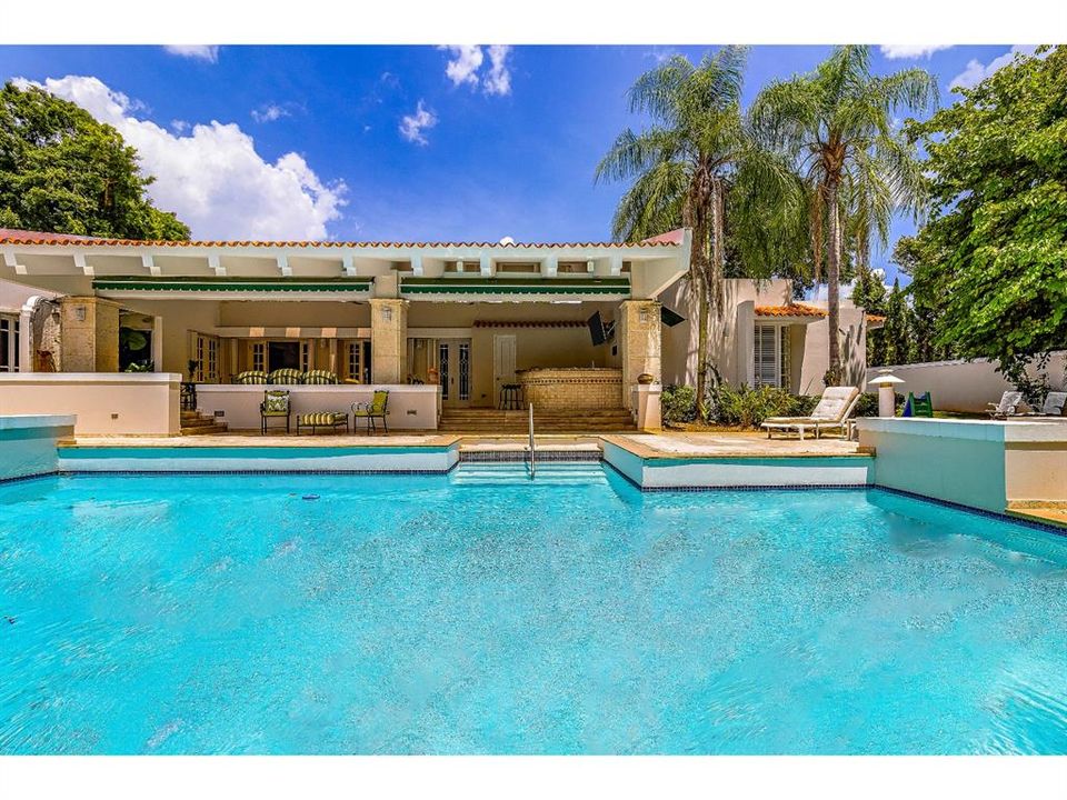 Recently Sold: $5,200,000 (5 beds, 7 baths, 5887 Square Feet)