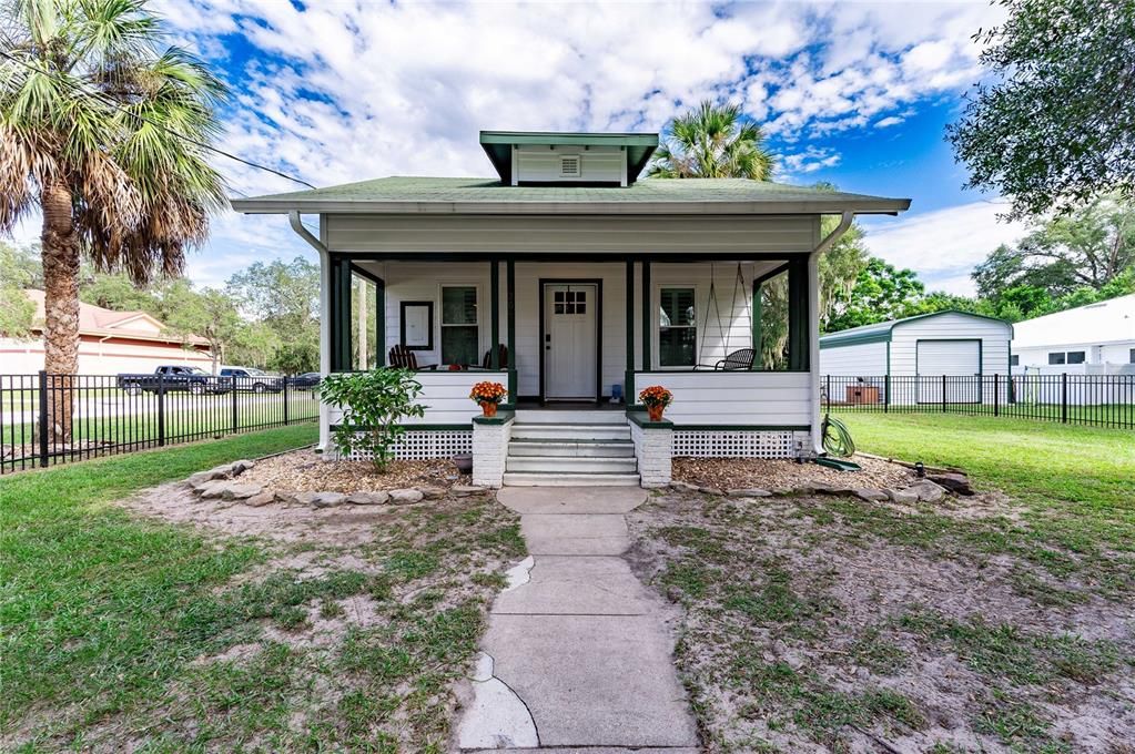 Recently Sold: $324,900 (3 beds, 1 baths, 933 Square Feet)