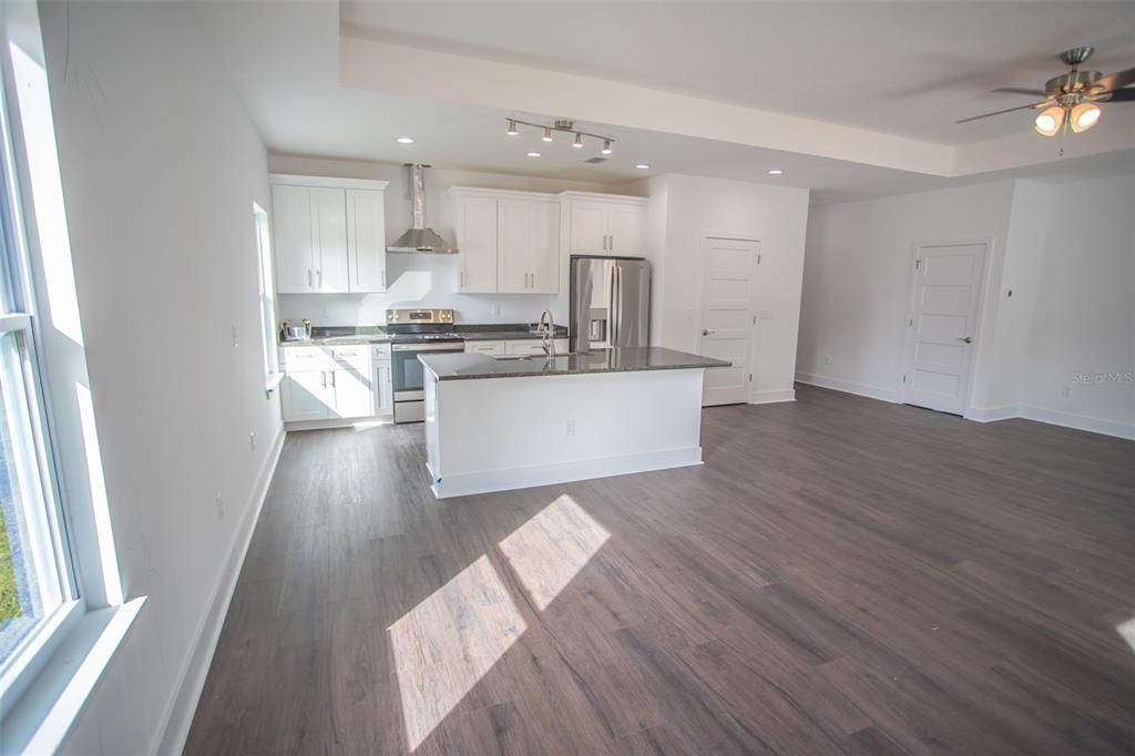 For Sale: $358,500 (3 beds, 2 baths, 1675 Square Feet)