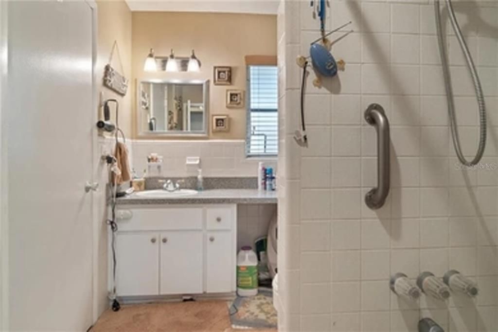 Active With Contract: $330,000 (3 beds, 2 baths, 1387 Square Feet)