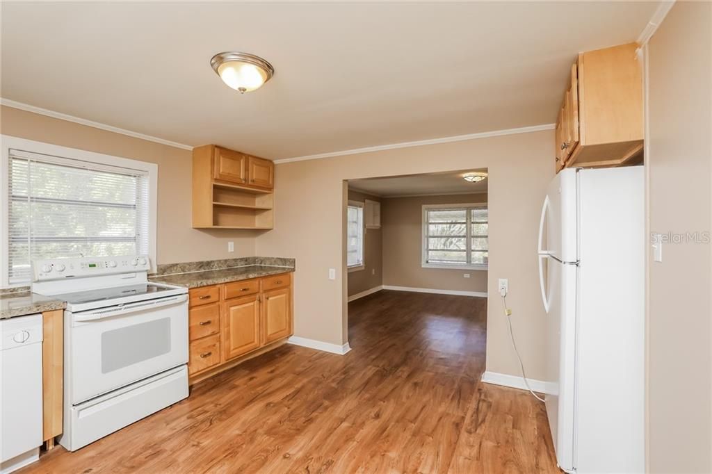 Recently Sold: $188,000 (2 beds, 2 baths, 996 Square Feet)