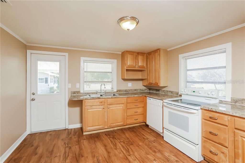 Recently Sold: $188,000 (2 beds, 2 baths, 996 Square Feet)