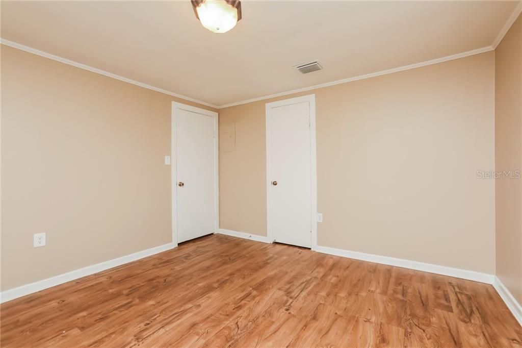 Active With Contract: $188,000 (2 beds, 2 baths, 996 Square Feet)