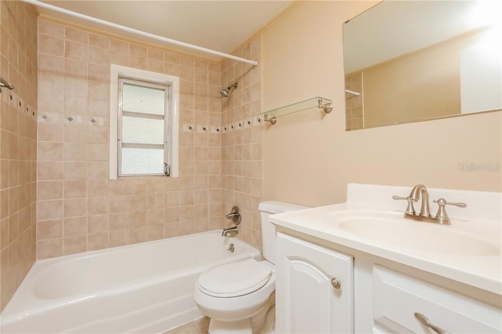 Active With Contract: $188,000 (2 beds, 2 baths, 996 Square Feet)