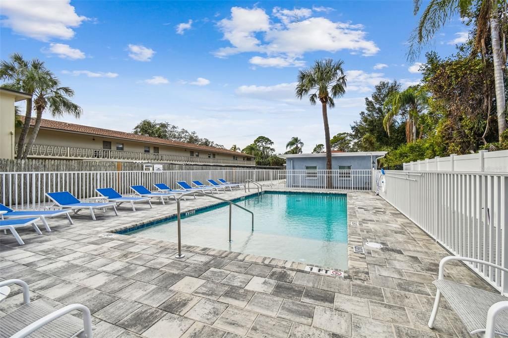 Plenty of chairs for everyone poolside