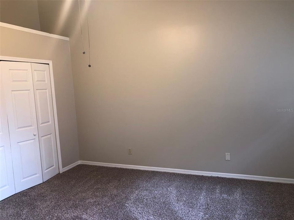 Active With Contract: $194,900 (2 beds, 2 baths, 998 Square Feet)