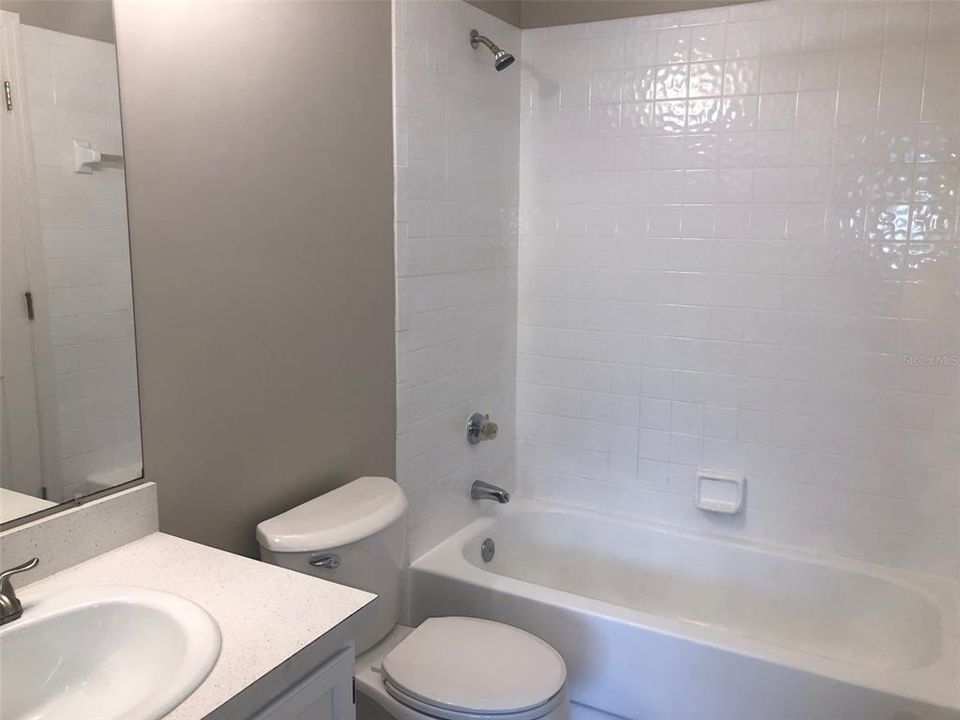 Active With Contract: $194,900 (2 beds, 2 baths, 998 Square Feet)