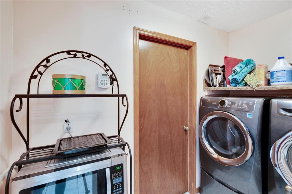 laundry is between kitchen and garage